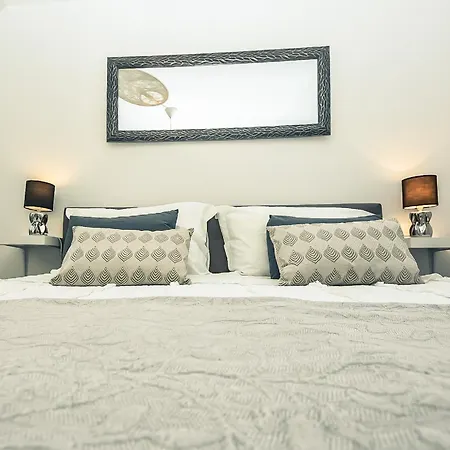 Bliss Residences Biograd 1 酒店