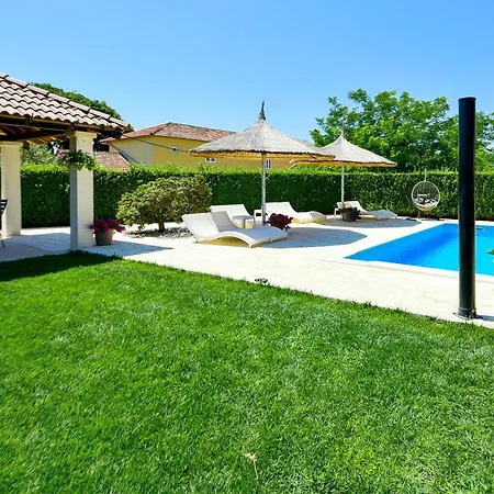 Bliss Residences Biograd 1 酒店 4*